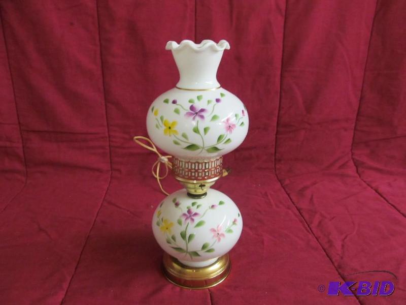 lot 128 image: Lamp