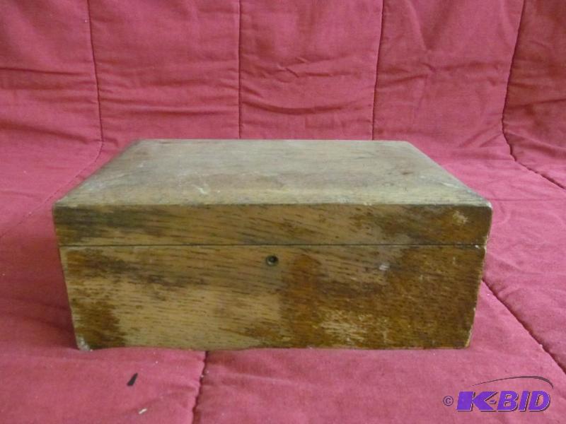 lot 146 image: Box