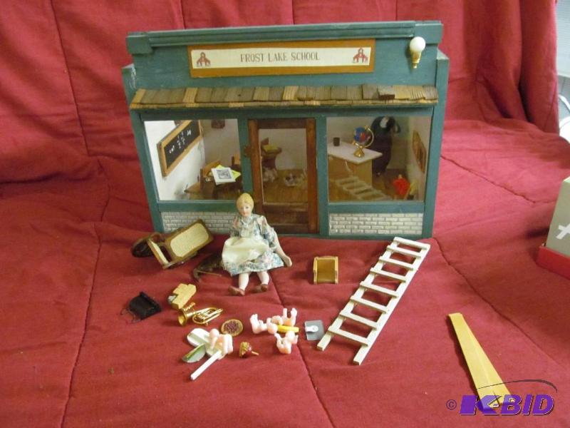 lot 172 image: Toy