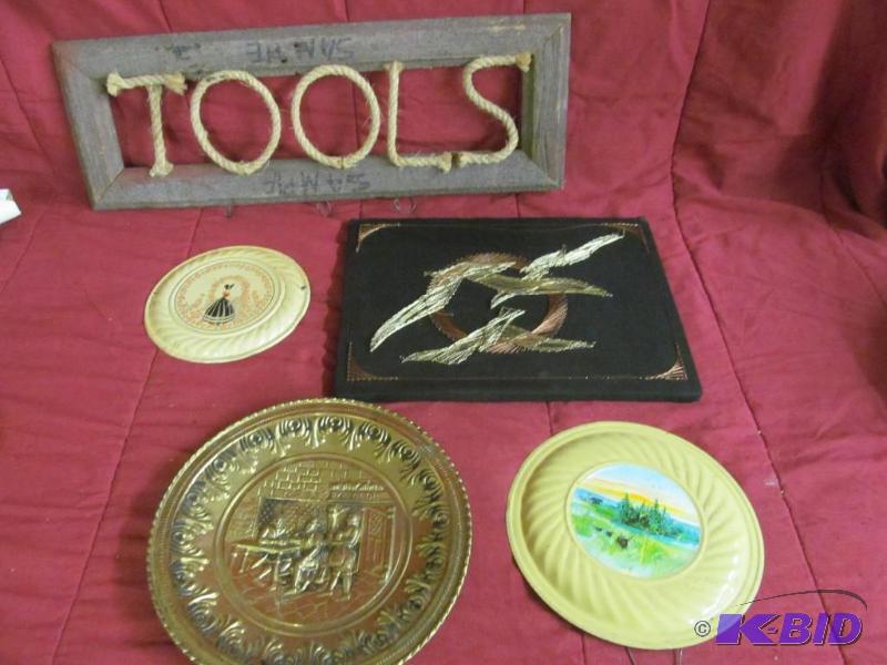 lot 184 image: Wall Decor