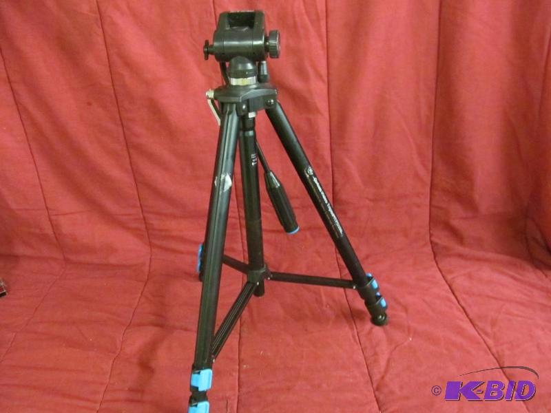 lot 208 image: Tripod
