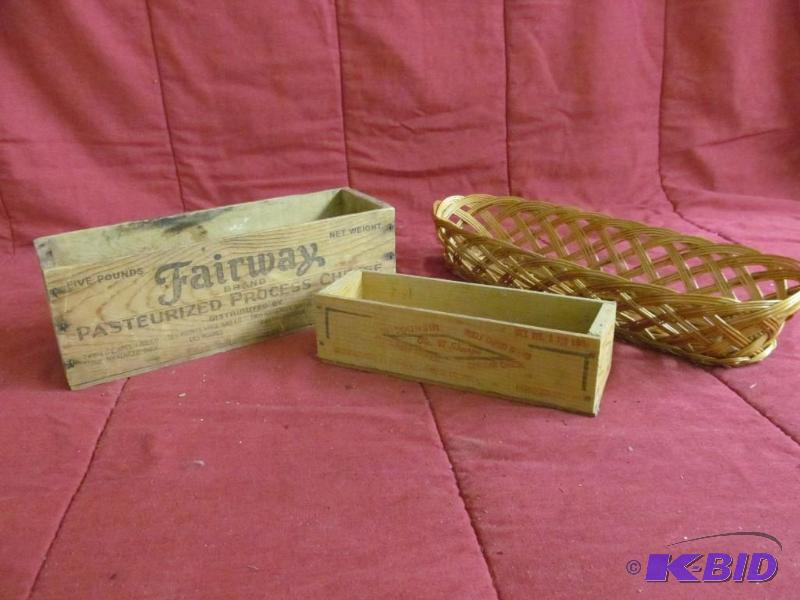 lot 228 image: Box