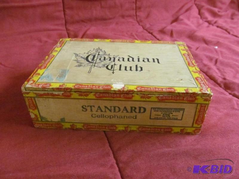 lot 72 image: Box