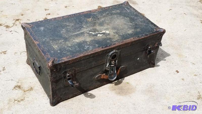 Old Trunkcontents