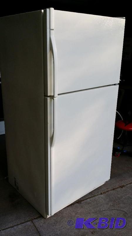 Kenmore Refrigerator very clean and...