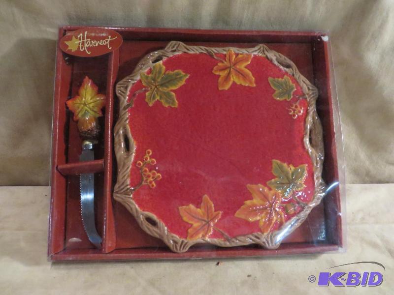 BRAND NEW IN THE BOX -- Ceramic che...