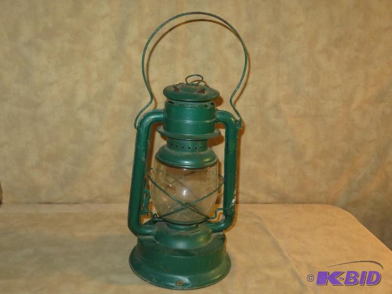 Old Dietz barn lantern to use as di...