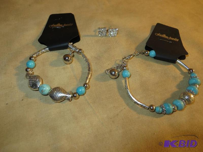 Three pieces of jewery, two faux tu...