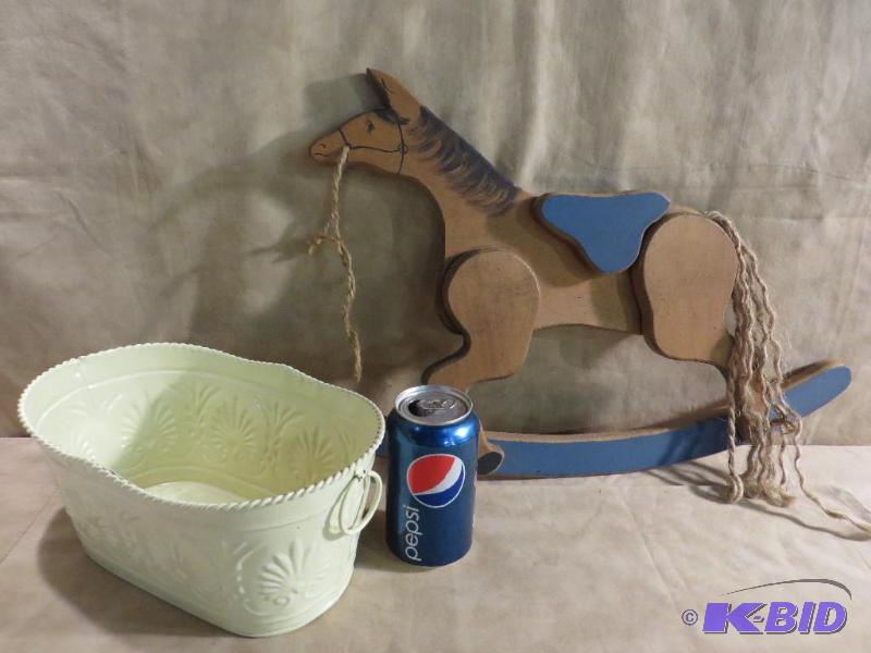 Metal planter or mail holder () 10...