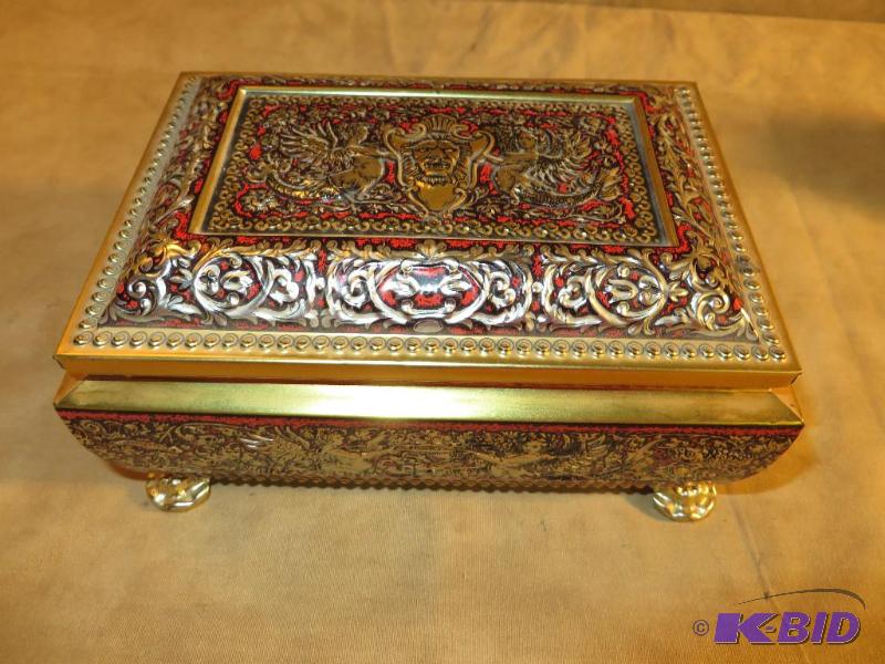 VINTAGE VERY NICE TIN BOX - BEAUTIF...