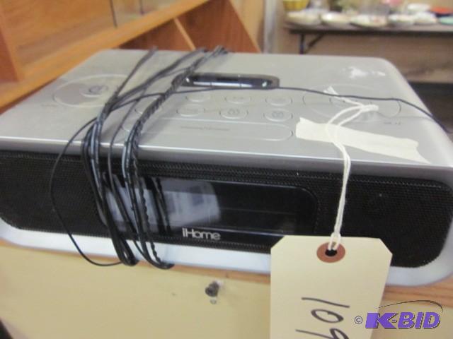 lot 109 image: ihome ipod clock radio....