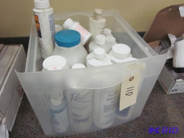 lot 110 image: Lot of pool and spa chemicals and (...