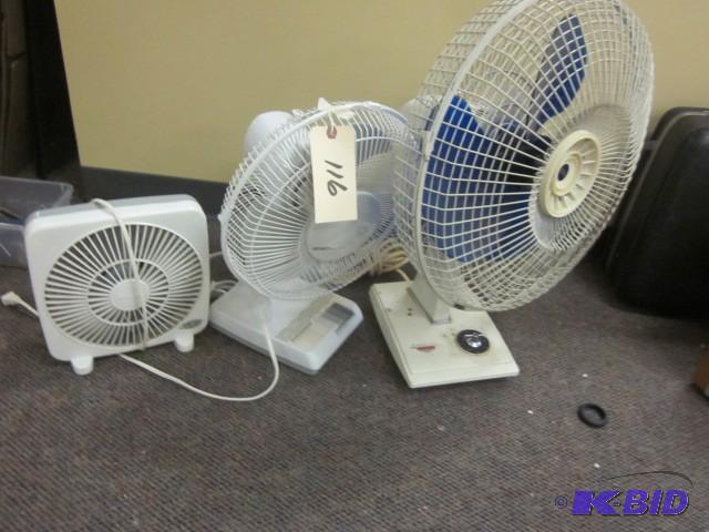 lot 116 image: Lot of (3) fans....