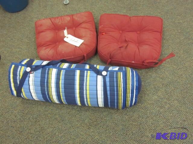 lot 122 image: Pair of cushions and Tommy Hilfiger...