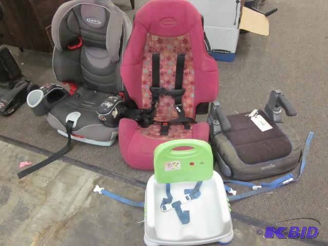 lot 142 image: Lot of cars seats and boosters....