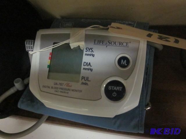 lot 181 image: Life Source UA-767 Plus digital blo...