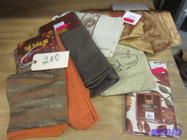 lot 200 image: Lot of Autumn and Holiday napkin se...