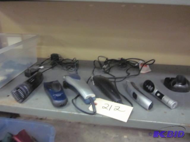 lot 212 image: Lot of electric and battery groomer...