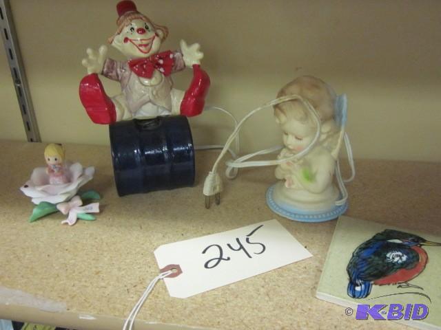 lot 245 image: Lot of decorative items and vintage...