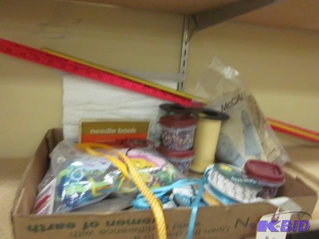 lot 247 image: Lot of art supplies, including bead...