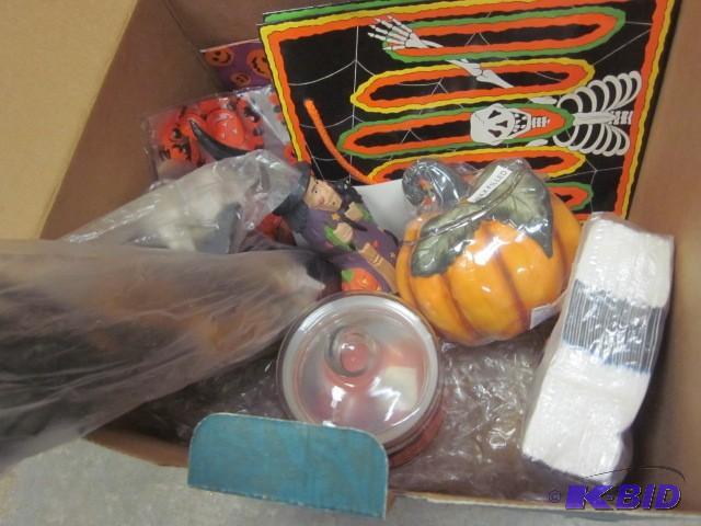 lot 264 image: Decorative Halloween items....