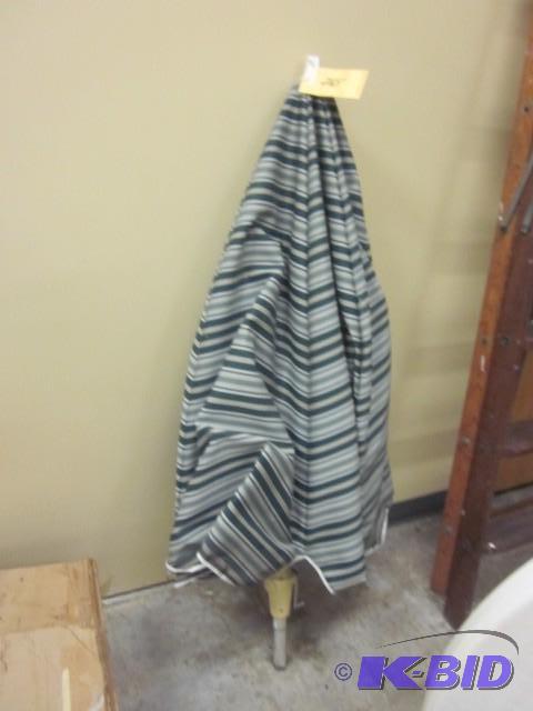 lot 265 image: Umbrella, missing lower shaft....