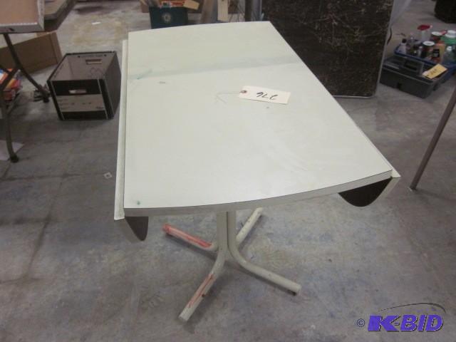 lot 276 image: Drop leaf table....