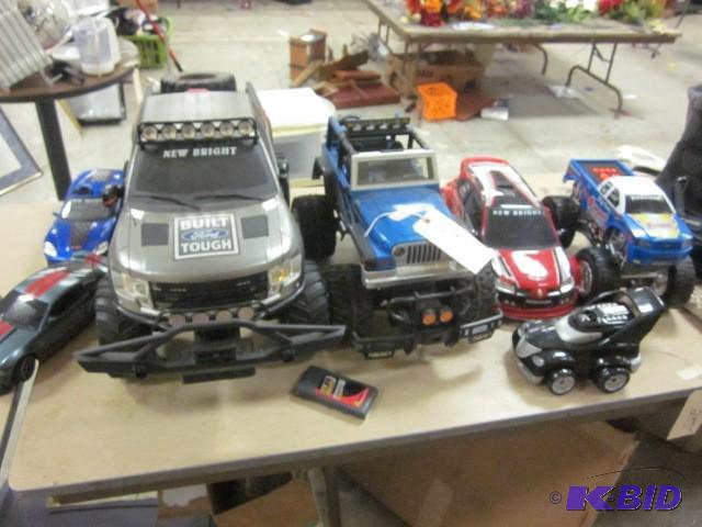 lot 293 image: Large lot of radio controlled cars ...