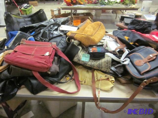 lot 294 image: Huge lot of purses and hand bags....