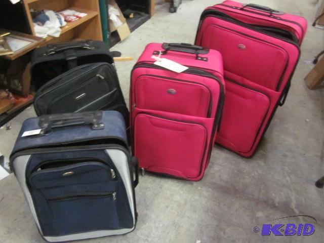 lot 297 image: Pair of new American Tourister pink...