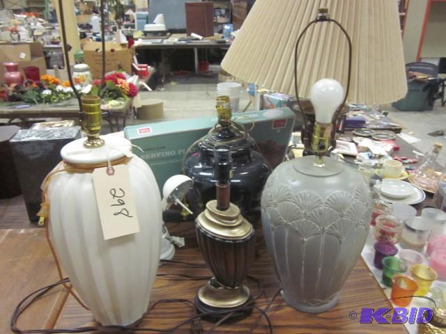 lot 298 image: Lot of (6) table lamps....