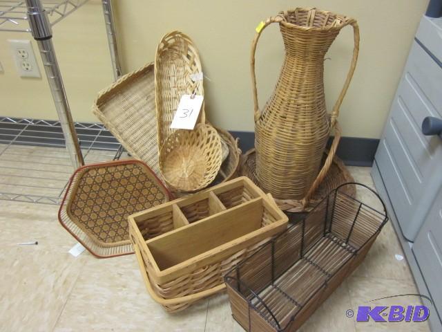 lot 31 image: Large lot of baskets....