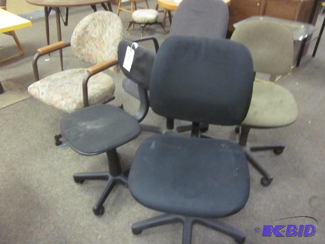 lot 51 image: Lot of (5) office chairs....