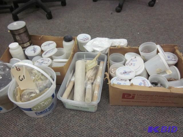 lot 61 image: Lot of containers with different ro...