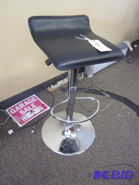 lot 8 image: Leather and chrome adjustable bar s...