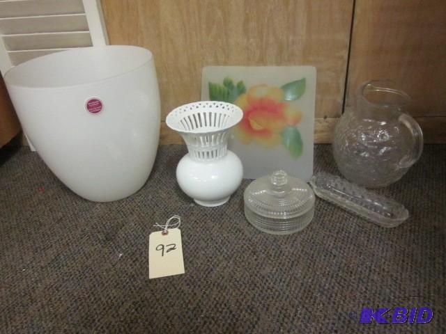 lot 92 image: Lot of glass items....