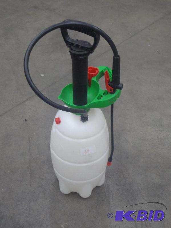 lot 114 image: Green Thumb 2-Gallon Pump Sprayer...