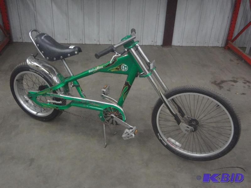 lot 2 image: Schwinn Stingray Bicycle, Good Cond...