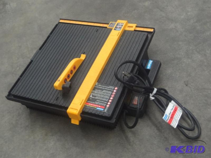lot 25 image: Plasplugs 120Volt Benchtop Tile Saw...