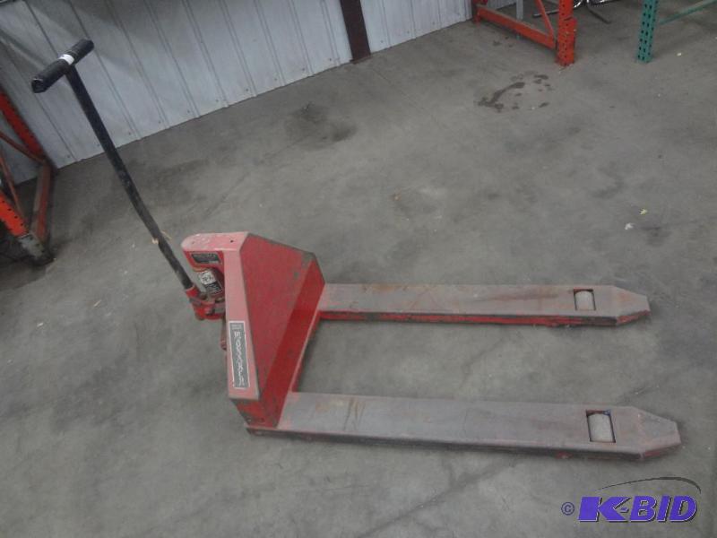 lot 3 image: Monarch 4500# Industrial Pallet Jac...