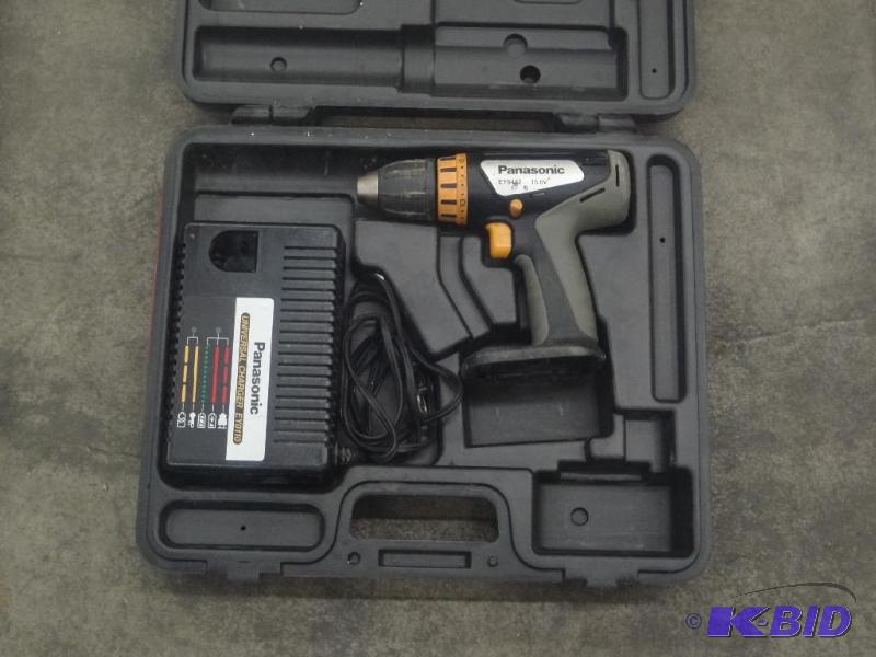 lot 31 image: Panasonic 15.6Volt Cordless Set (No...