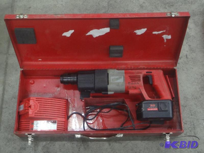 lot 35 image: Milwaukee 18Volt Cordless Rotary Ha...