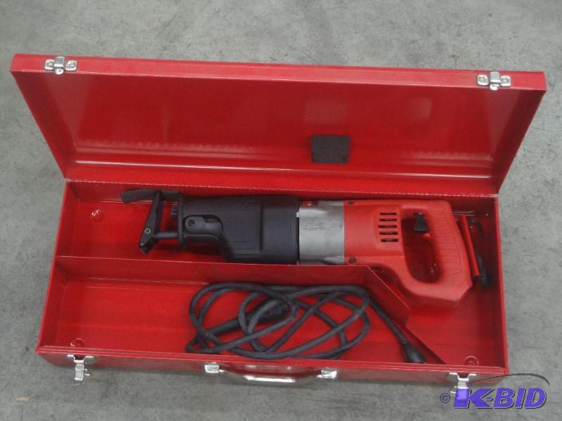 lot 40 image: Milwaukee 120Volt Sawzall Set...