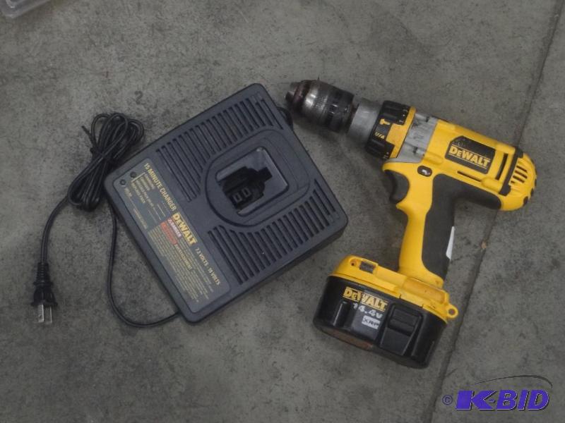 lot 42 image: DeWalt XRP 14.4Volt Hammer Drill &a...