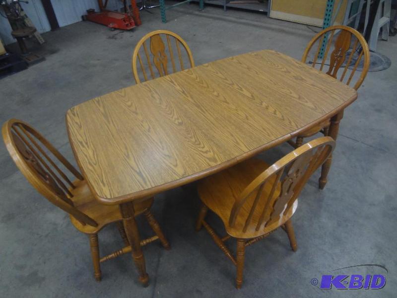 lot 81 image: Very Nice Oak Dining Table With (4)...