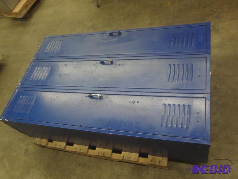 lot 90 image: 3-Section Steel Locker Unit, 6f Hei...