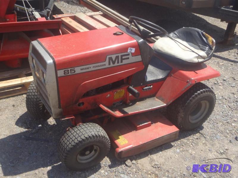 lot 98 image: Massey Furguson 85 Lawn Tractor Wit...