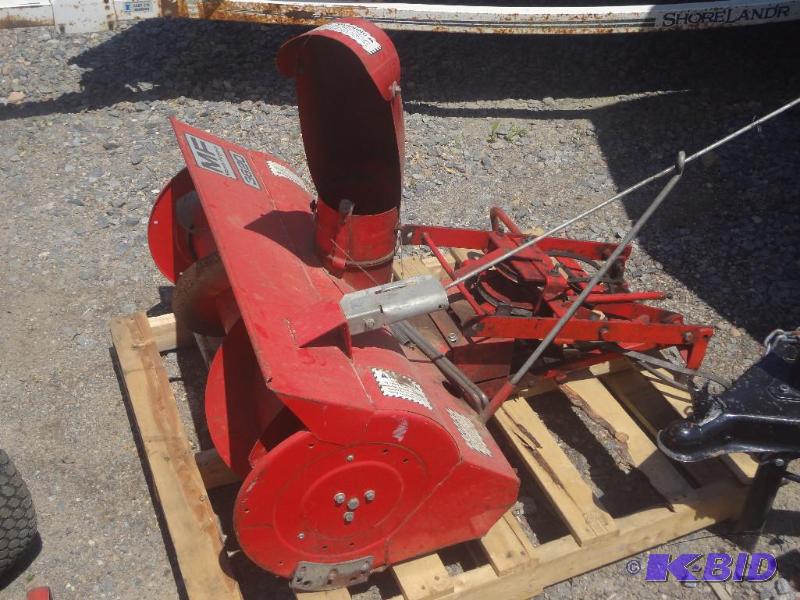 lot 99 image: Massey Ferguson 3620 Snow Blower Wi...