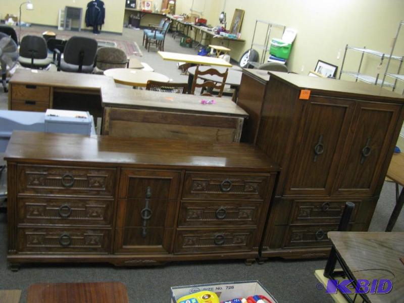 vintage two piece bedroom set, 9 dr...
