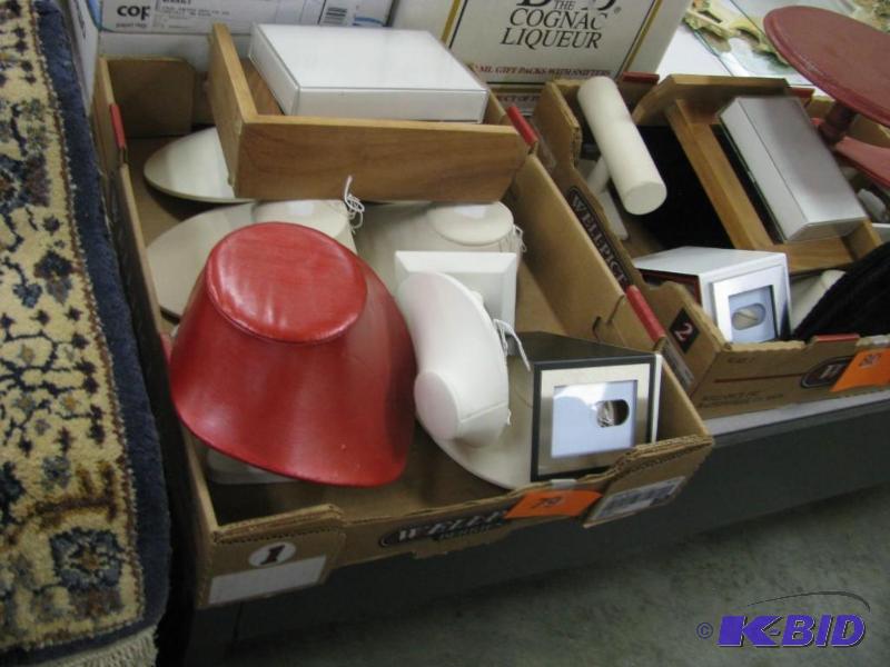 jewelry display items...
